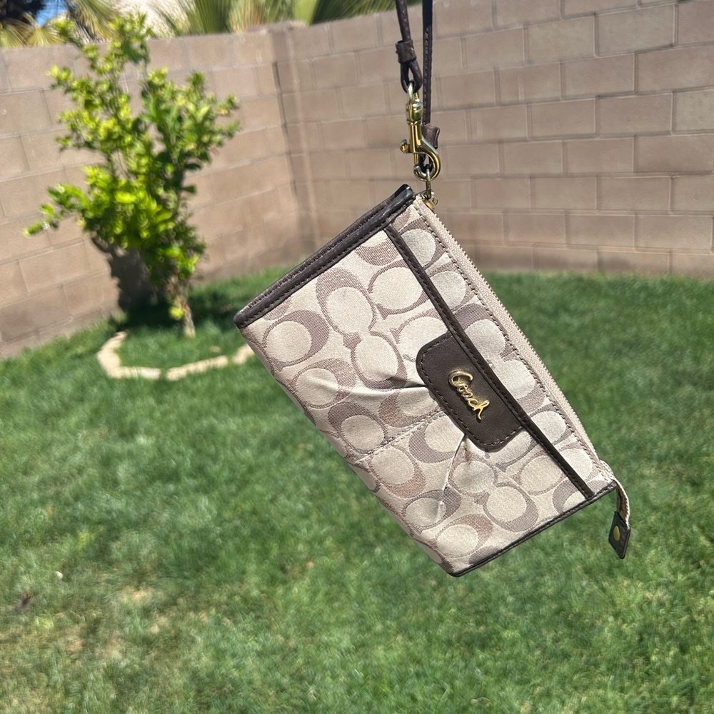 Coach Ashley Signature Sateen Zip Wallet/Wristlet 💜✨🤎